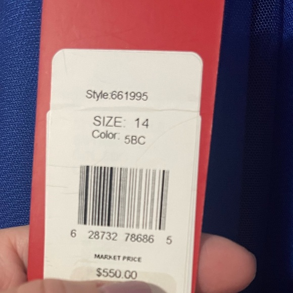 Carmen Marc Valvo Infusion Gown - Picture 5 of 6